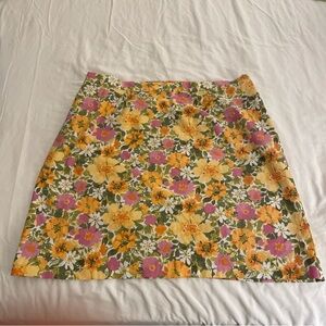 Vintage Women’s Size 24 Floral Spring Midi Skirt Jaclyn Smith
Side zipper